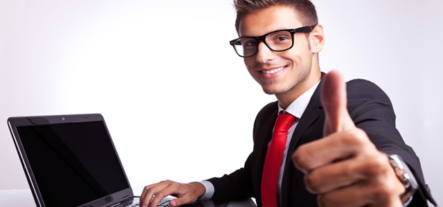 profissional fazendo sinal de positivo