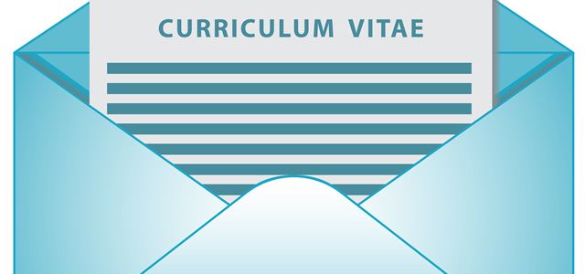 currículo dentro de envelope