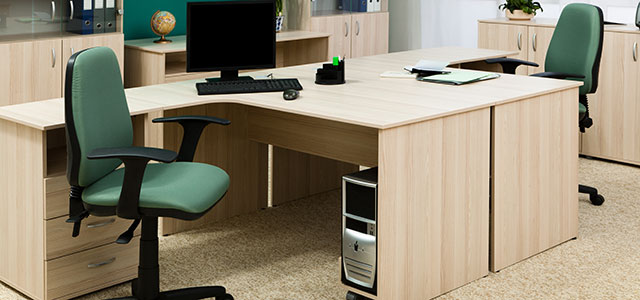 Mesa de trabalho vazia por conta de mais uma falta no trabalho do profissional