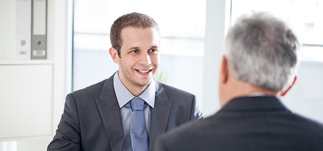 homem na entrevista de emprego