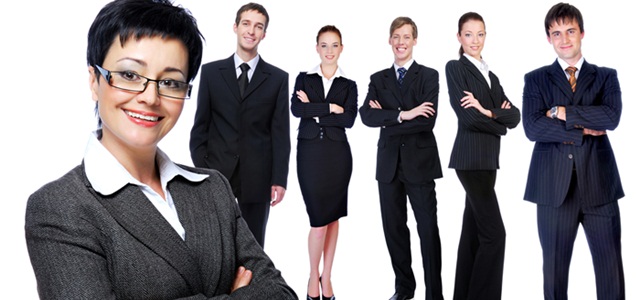 mulher líder e sua equipe